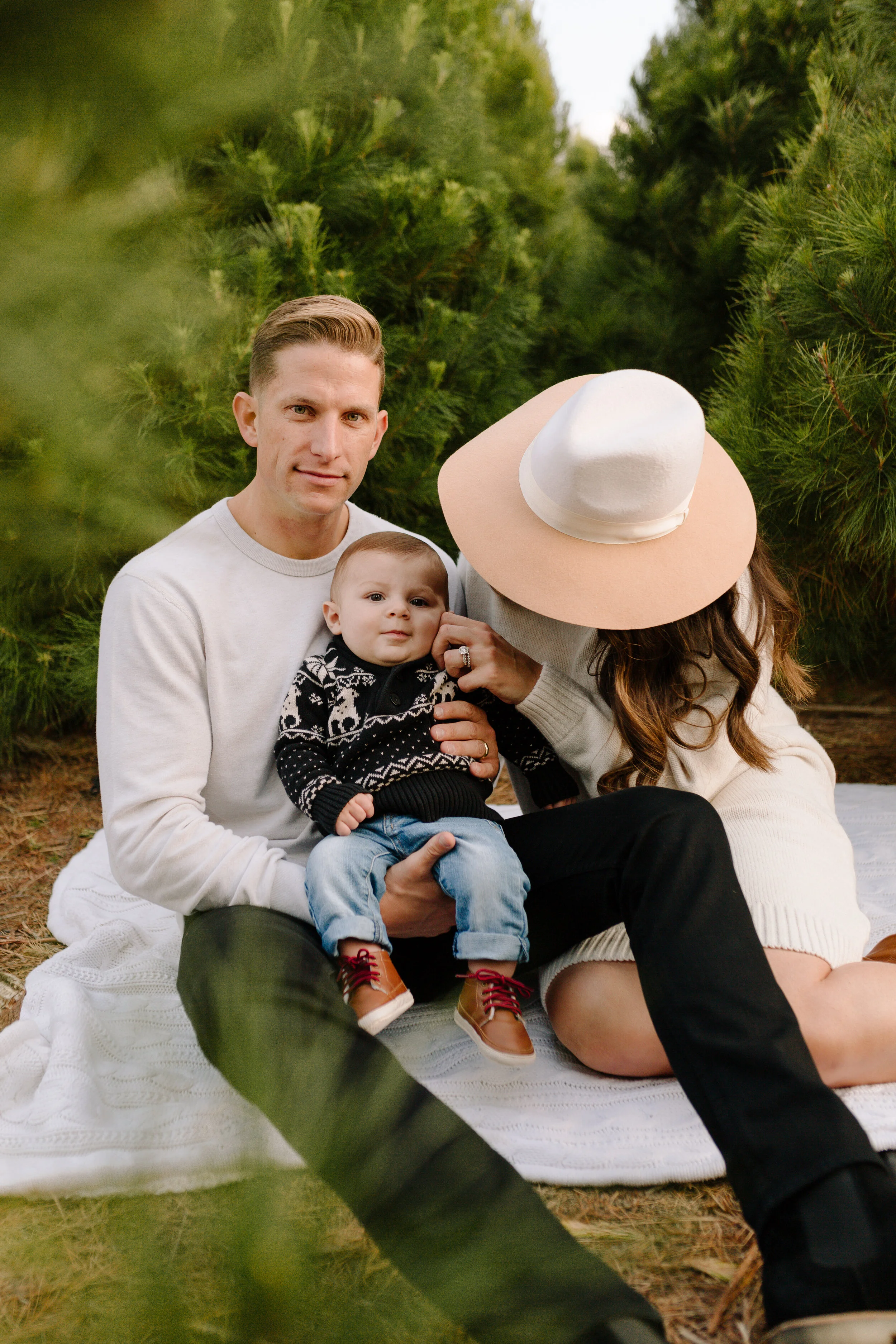 NEUTRAL FAMILY PICTURE OUTFITS AND OUR 2018 HOLIDAY CARDS Me and